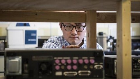 Wei Tsen in the Quantum Materials and Devices Lab.