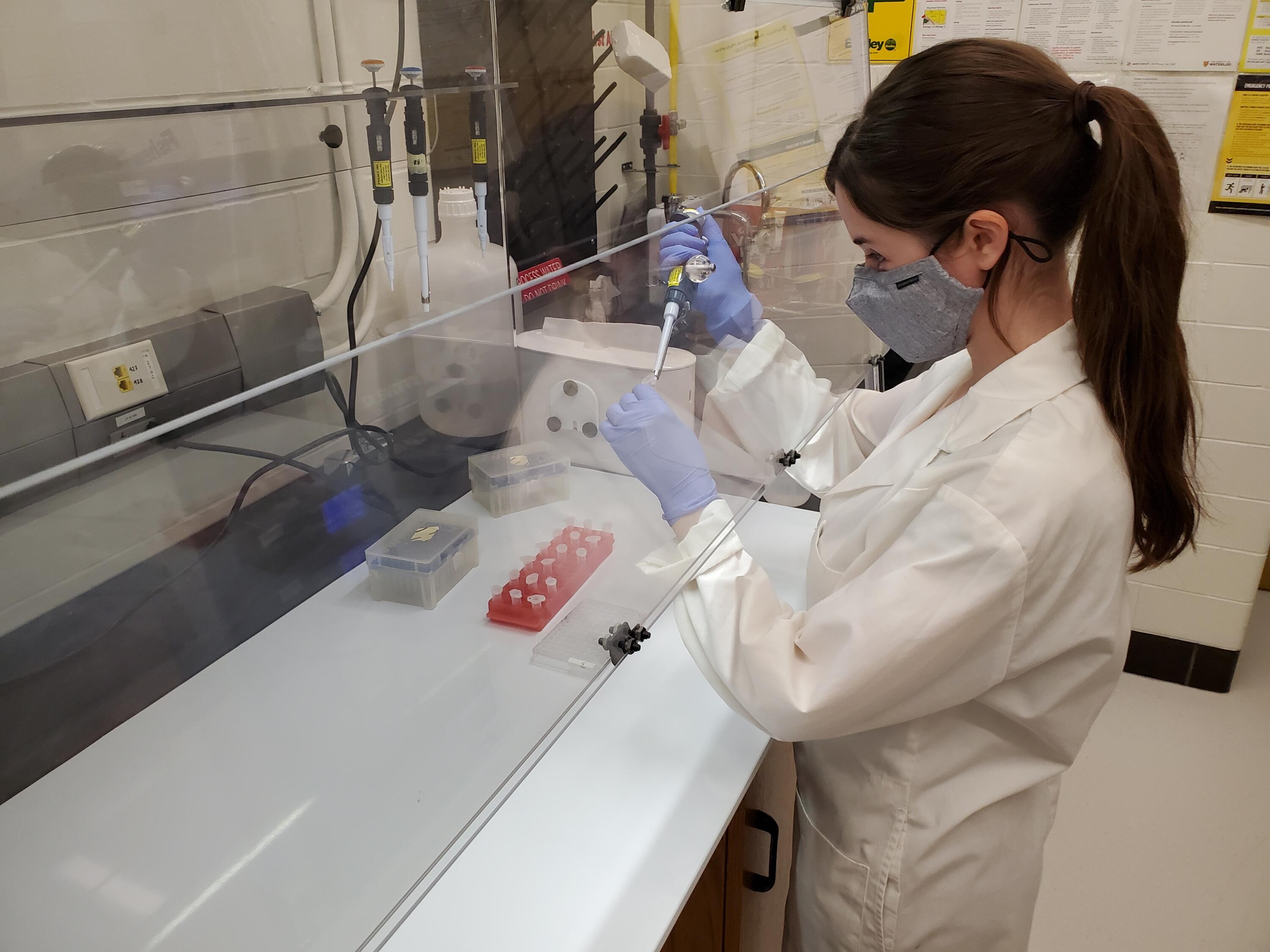 Rachel Beaver pipetting a sample in the lab