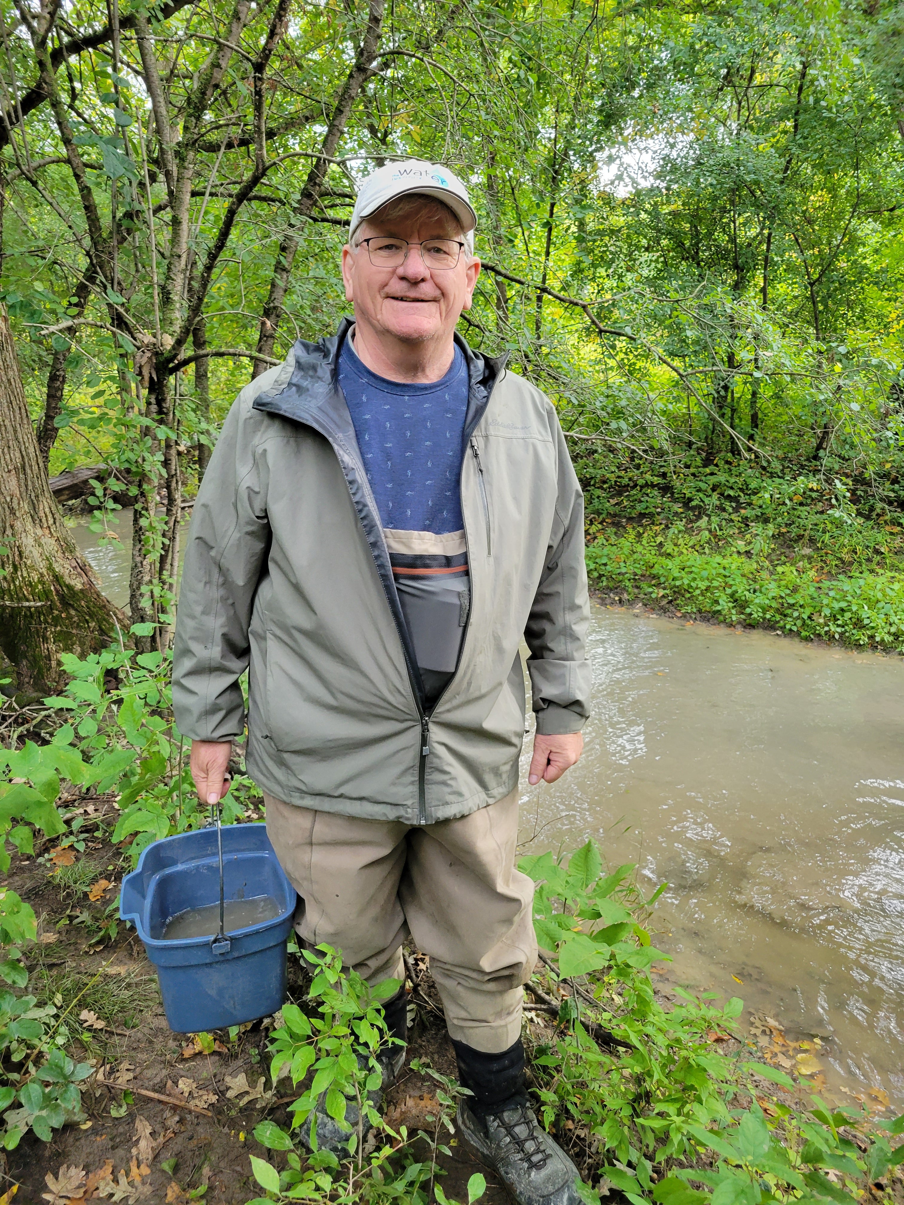 Mark servos holding a bucket