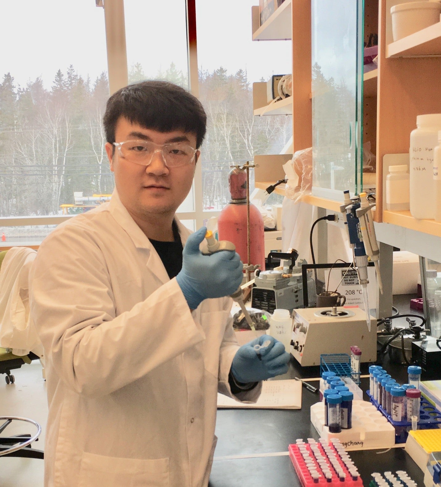 Dongchang in the lab