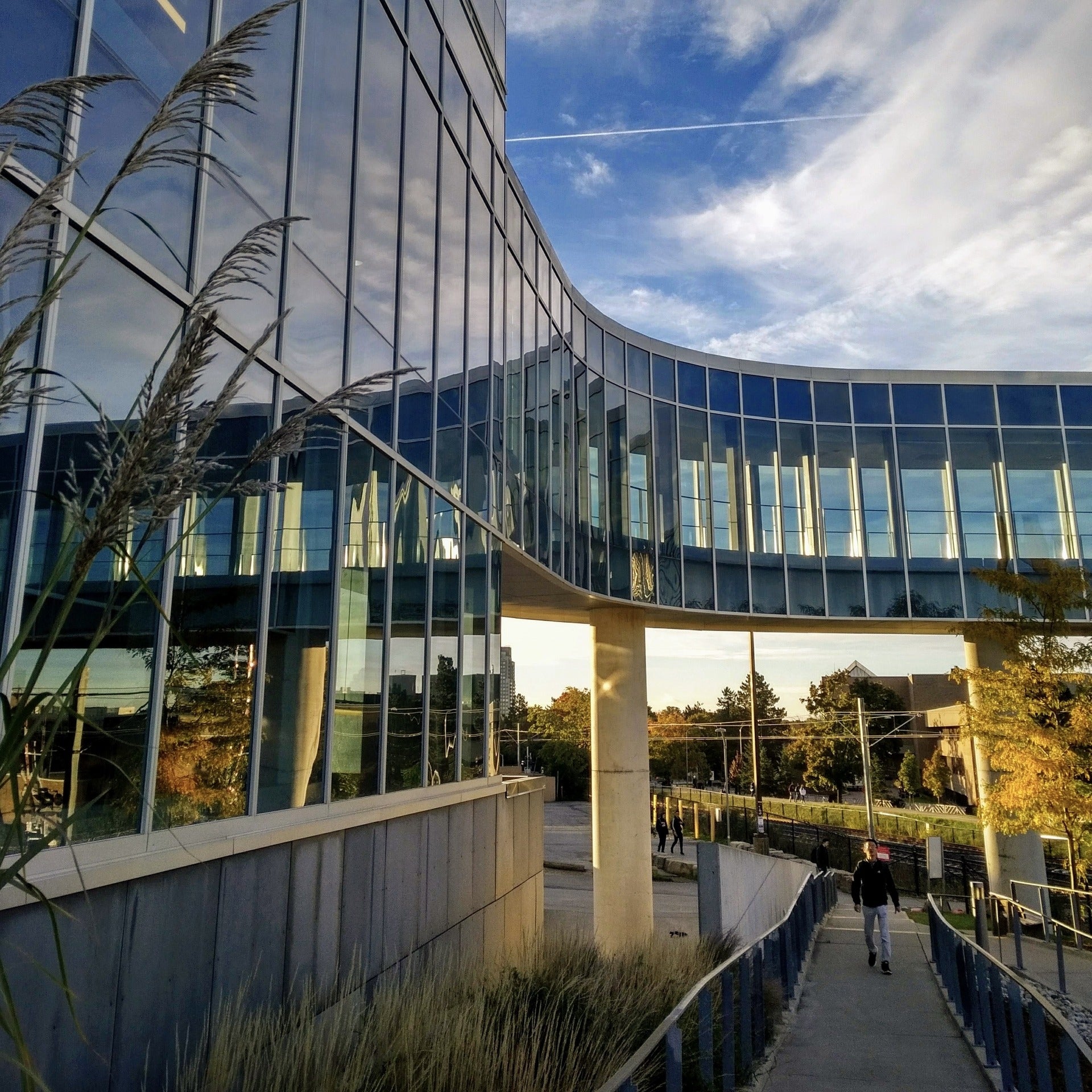 Outdoor tunnel connected to Engineering 7 building