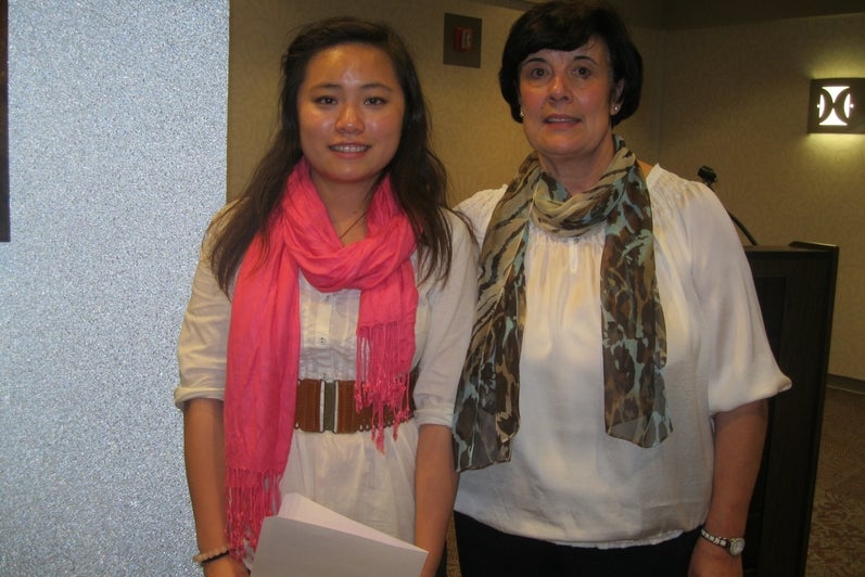 Photo of Karen Pun (PORT 101 Student) with Dr. Fatima Mota