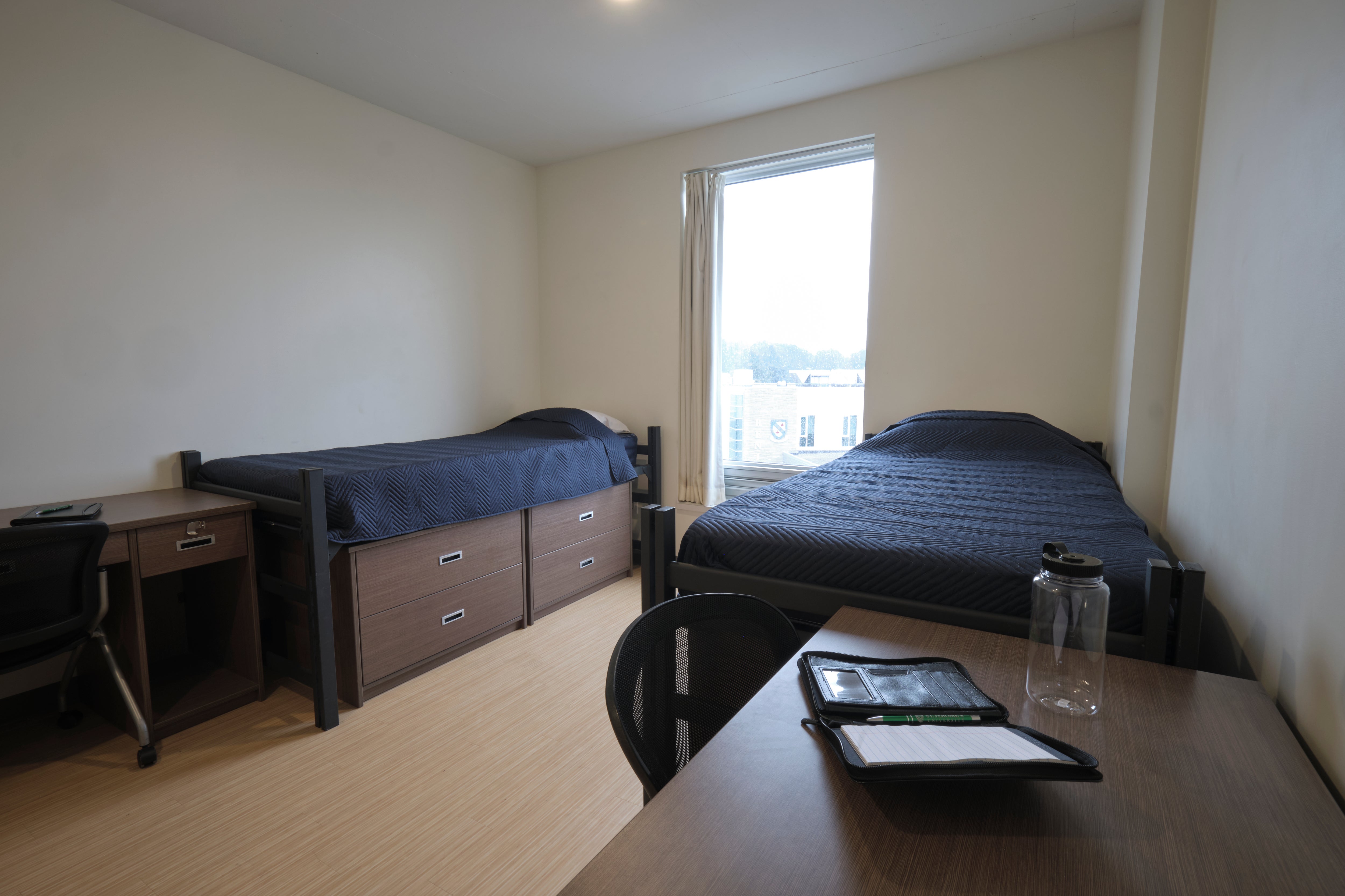 Residence room with two beds and two desks