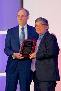 Geoff Fong accepting AAPOR award