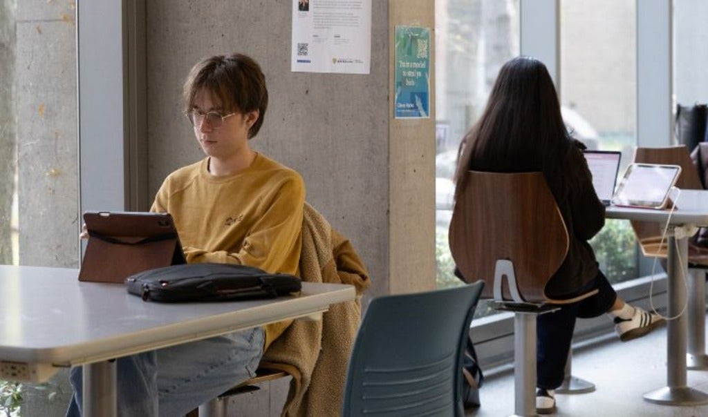Two student sitting at table in QNC studying