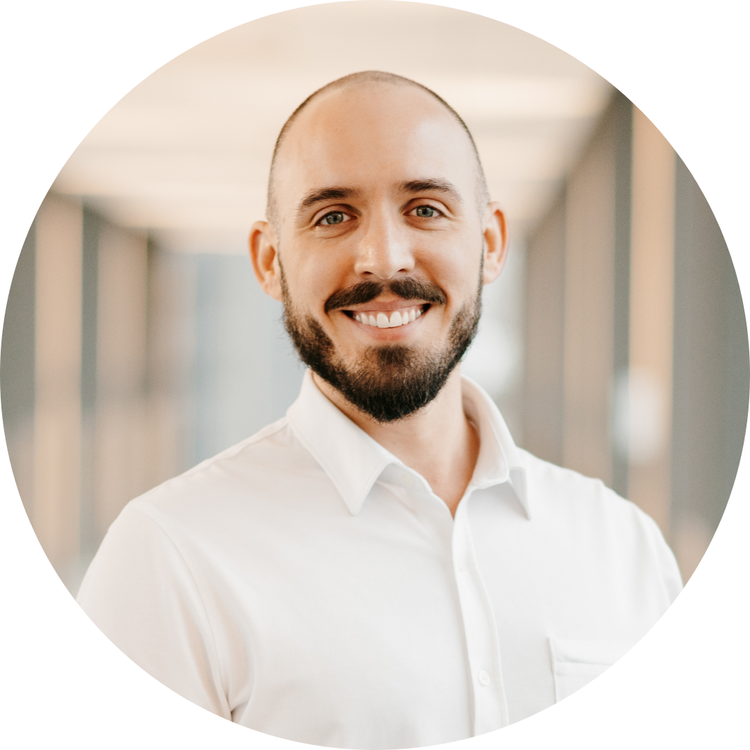 Jonathan Hyde headshot