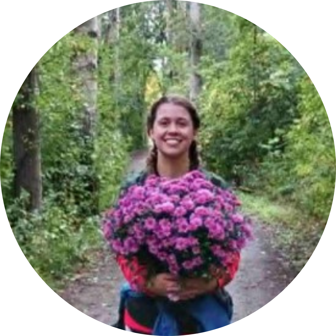 Amanda Armstrong headshot