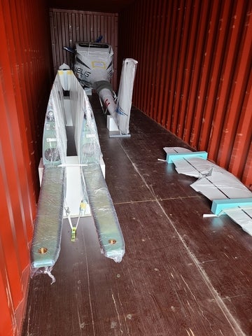 4-aircraft-bolted-in-container-20221007_133210.jpg