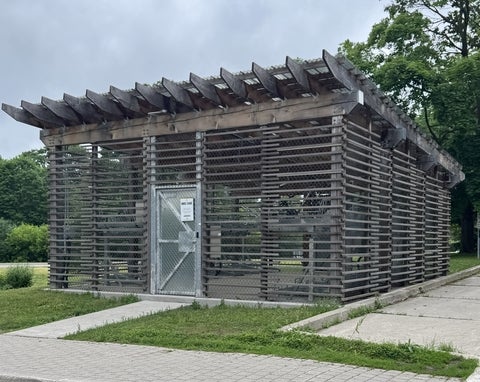 Enclosed, locked structure to park bikes.