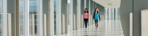 2 students walking through the tunnel to Engineering 7