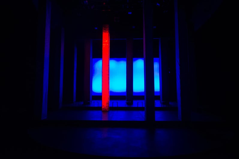 Stage with 1 column lit up red