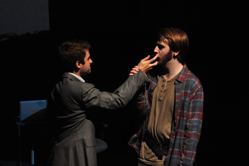 Man touches Richard III's face