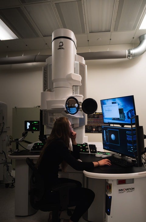 Nicki Shaw sits at a monitor at the Transmission Electron Microscopy Lab. 