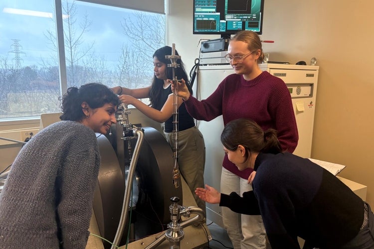 Grad students (left to right) Ruhi Shah, Ayesha Iqbal and Angeline LaFleur and (bottom right) Quantum Valley Ideas Lab Senior Scientist Carola Purser prepare to measure current and voltage characteristics of a quantum device. Image: Erfan Hosseini