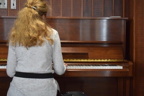 Vaiva Dzemionas playing the piano