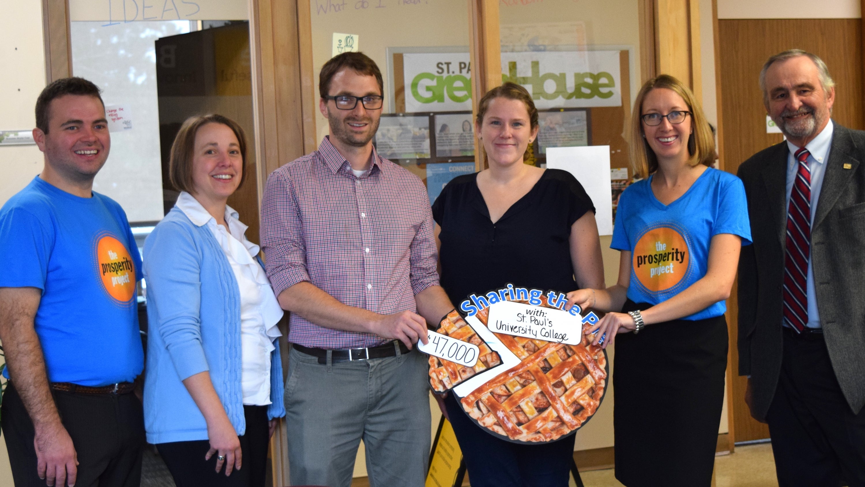 GreenHouse staff accept a piece of the Libro 'pie'