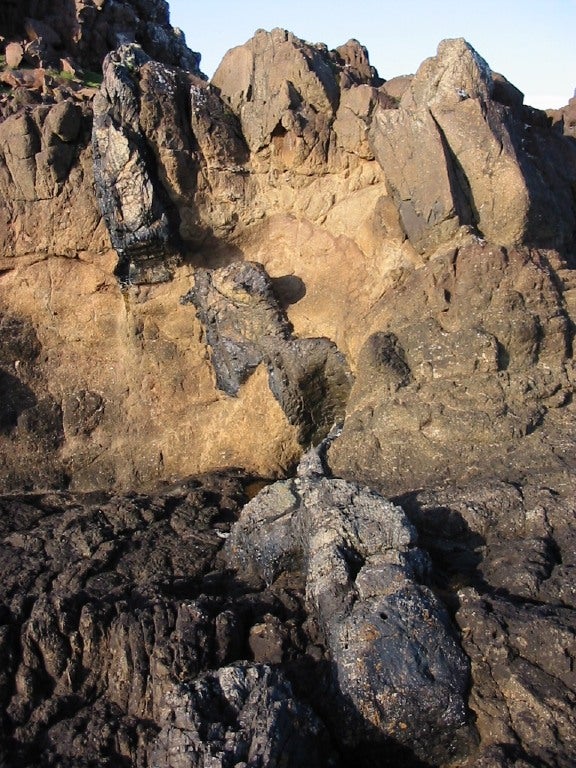 Pitchstone dike cutting basalt