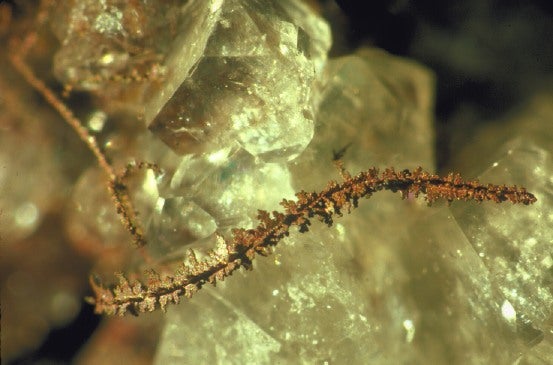 Wire copper on calcite