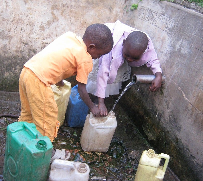 African children getting water