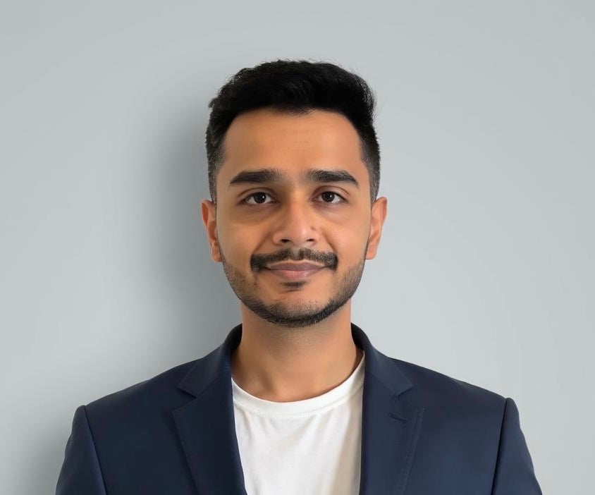 Hamza Tariq Headshot