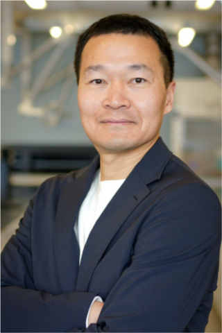 Juewen Liu headshot