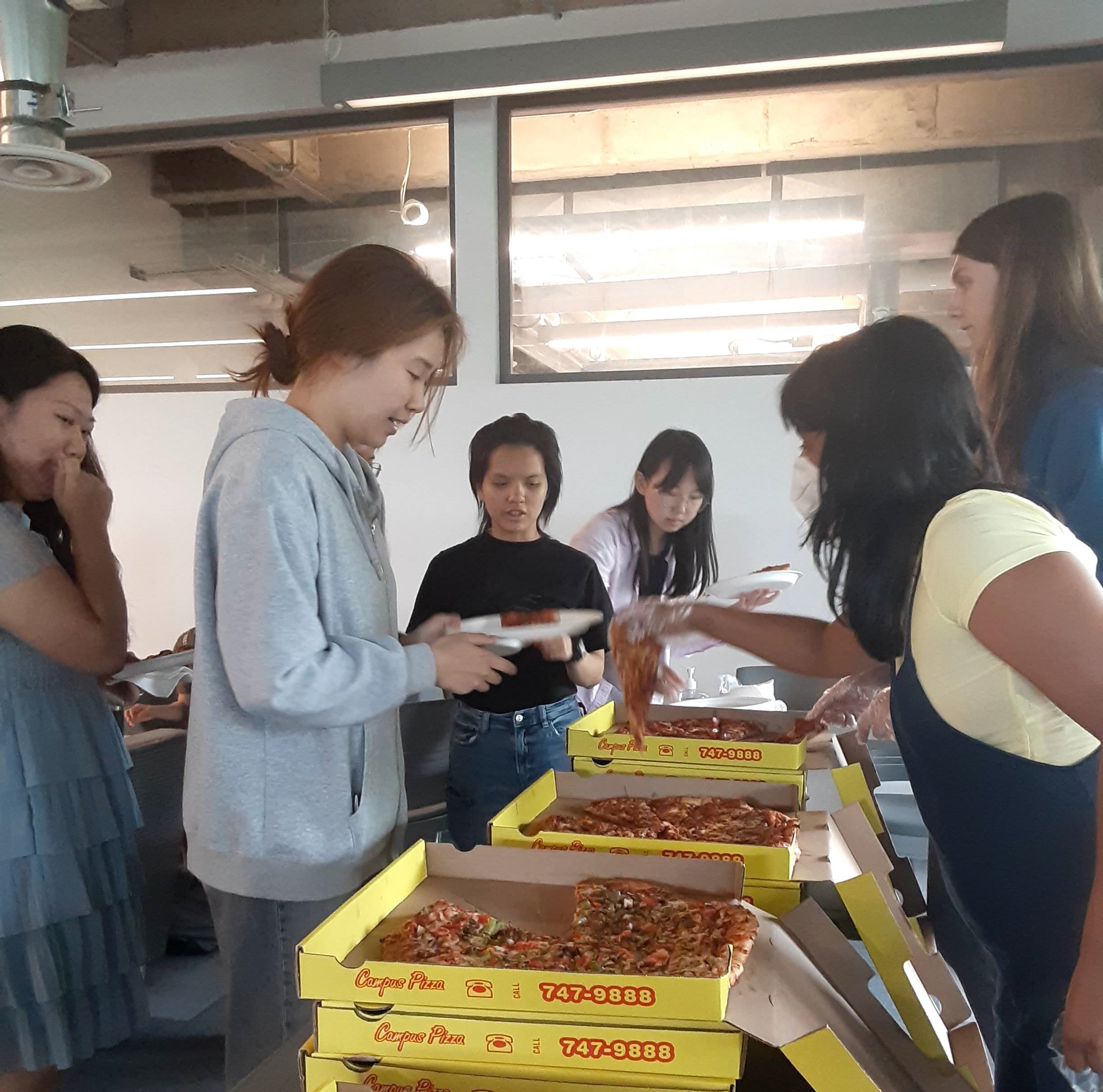 participants getting pizza