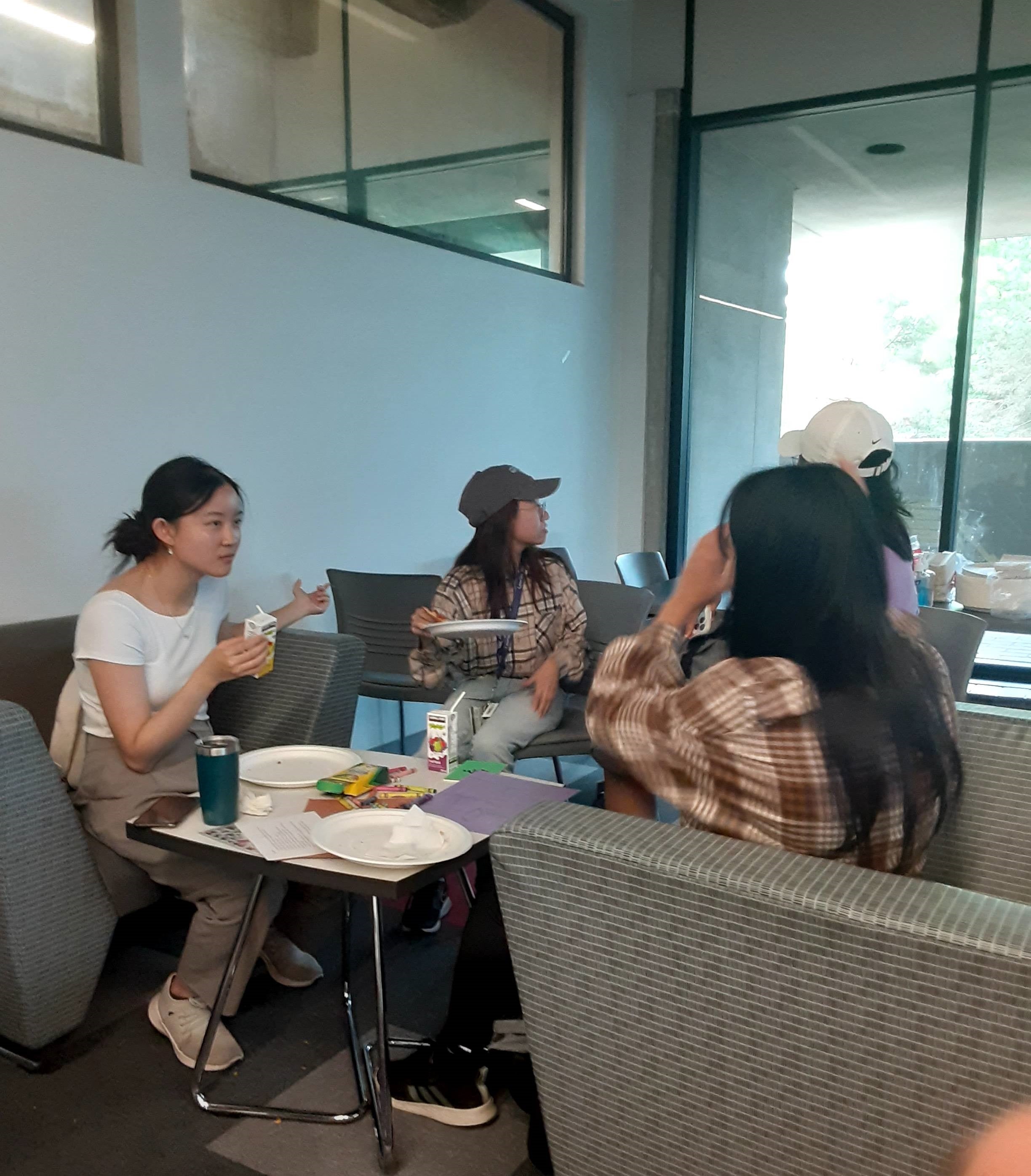 participants eating pizza