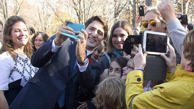 Prime Minister Trudeau taking a selfie with youth